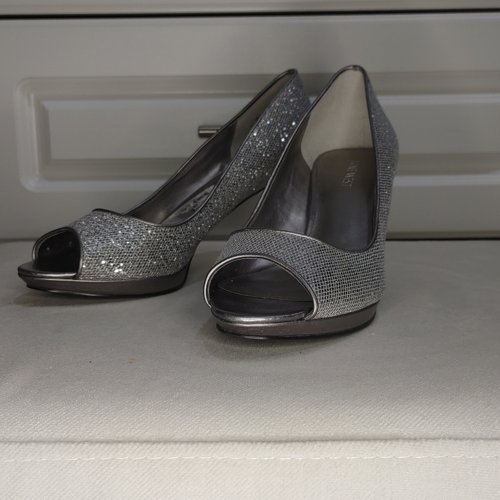 Nine West size 8 pumps - Picture 2 of 4